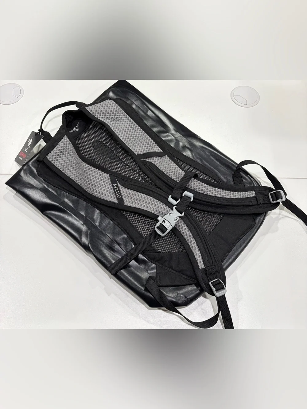 Osprey Transporter Waterproof 18 Backpack NWT Black Roll-Top Closure Bungee
